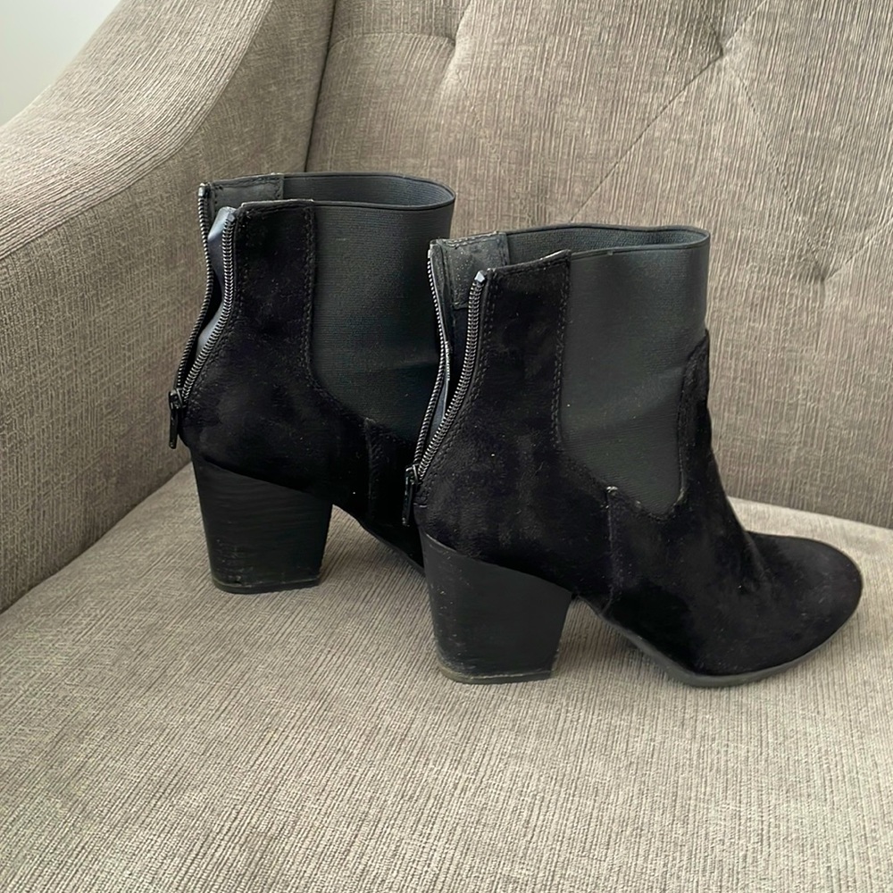 Women’s ankle booties